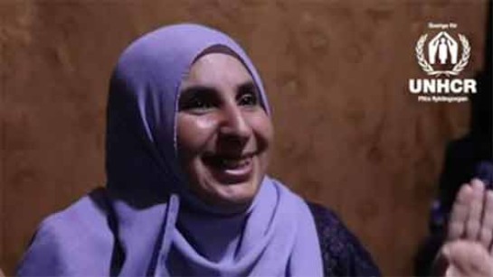 Hoda är mamma, odlare och flykting som bor i Libanon. Trots många motgångar är hon livsglad och har ett skratt som smittar.