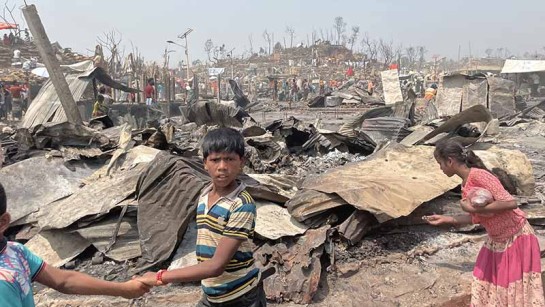 Den massiva brand som spred sig genom flyktinglägret Kutupalong den 22 mars förstörde över 9 500 hem och lämnade 45 000 flyktingar hemlösa.
