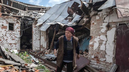 Liudmyla bor i Butja, Kyiv. Hennes hem har träffats av en bomb och förstörts.