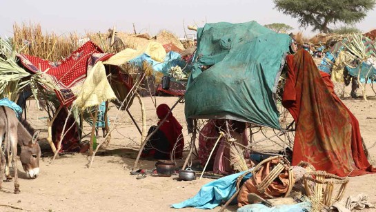Människor på flykt från Sudan söker skydd i Tchad.