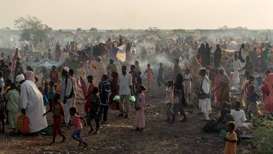 Människor flyr från Sudan till Sydsudan.