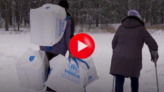 Familjer i Ukraina får värmande vinterhjälp för att överleva.