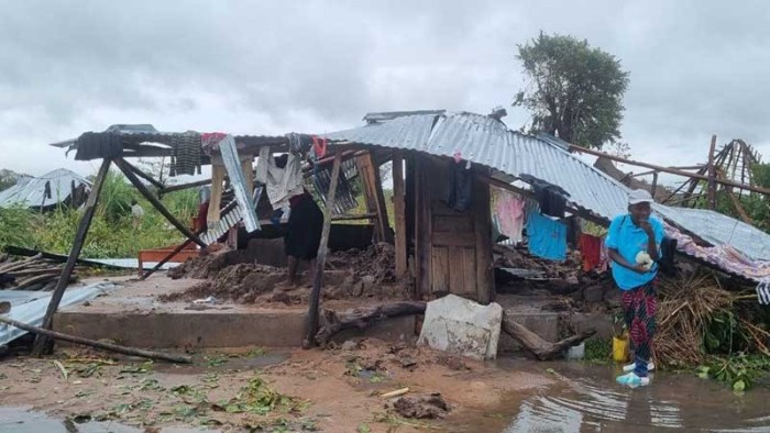 Cyklonen Kenny slår hårt mot Moçambique och södra Afrika.