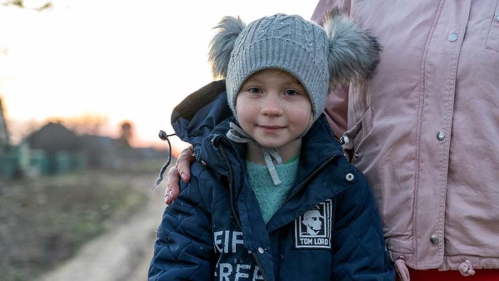 Alinas familjs hem har förstörts i ryska bombattacker. Hjälp Ukraina idag.