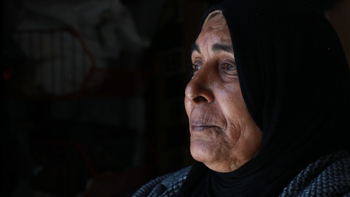 Om Ghazi har förlorat sin familj i konflikten i Syrien. Nu firar hon ramadan ensam i ett tältläger i Libanon. Vill du ge zakat till människor på flykt?